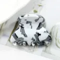 Molla per capelli geometrica in acetato bianco e nero, accessorio elegante stile retrò. - Inchiostro Bianco e Nero