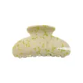 Molla per capelli in acrilico beige con macchie verdi, accessorio geometrico chic per capelli. - Beige con macchie verdi