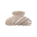 Molla per capelli in acrilico rigato beige, accessorio geometrico vintage chic. - Strisce beige e marroni