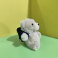 Detailansicht des niedlichen kleinen Teddybär Plüschtiers mit einem blauen Mini-Rucksack. - 15 cm Flachring / Grauer Bär mit Rucksack