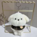 Süßer weißer Hunde Plüsch Schlüsselanhänger mit braunem Karokleid Plüschtier Taschenanhänger - 12 cm flacher Spaltring / Weiß