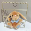Schattige pluche konijnen sleutelhanger met blauwe cape, zachte accessoire voor tas. - Donkerbruin