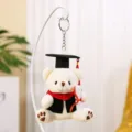 Süßer Abschluss Teddybär Plüschtier Schlüsselanhänger, weißer Bär mit Hut und Robe. - 12cm / Weißer Abschluss-Bär