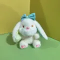 Süßer flauschiger Hasen Plüsch Anhänger mit blauer Schleife, weiche Stofftier Puppe für Tasche. - 15 cm Flachring / Weiß