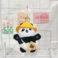 Süßer Cartoon Riesenpanda Plüsch Anhänger Rucksack Puppe Schlüsselanhänger Stofftier Geschenk. - Gelber Hut