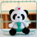 Süßer Cartoon Riesenpanda Plüsch Anhänger Puppe Schlüsselanhänger mit Krankenpflege Uniform. - Doktor-Panda