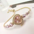 Elegante herzförmige Quarzuhr für Damen mit rosafarbenem Zifferblatt und schönen Zirkonias. - Gold Rosa