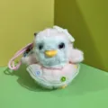Simpatico ciondolo peluche pinguino rosa con abito in pizzo e fiocco, morbido charm per borsa. - Corda Colorata da 12cm / Rosa