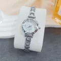 Élégante montre quartz pour femme avec bracelet en métal argenté et chiffres romains. - Argent Blanc