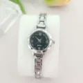 Montre quartz élégante pour femme avec bracelet en métal argenté et cadran noir chic. - Argent Noir