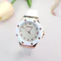 Orologio da polso donna al quarzo con lunetta ottagonale bianca e quadrante con motivo cuore. - Bianco