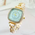 Reloj de cuarzo para mujer con esfera turquesa cuadrada, bisel de estrás y cadena dorada. - Azul lago