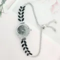 Detailweergave dames quartz horloge met zwarte blad strass band en verstelbare ketting. - Zwart