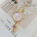 Elegante Damen Quarzuhr mit lila Zifferblatt, Strasslünette und Schmuckarmband. - Gold Violett
