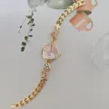 Elegante goldene Damenuhr mit Quarzwerk, rosafarbenen Strass-Schmetterlingen und Armband. - Gold Rosa