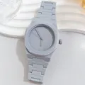 Orologio al quarzo grigio minimalista con lunetta ottagonale e cinturino in resina trendy. - Grigio