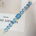 Blaue Kristall Strass Quarzuhr mit goldener Metallarmband für Damen Mode Luxus Stil. - Hellblau