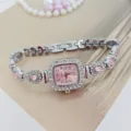 Elegante Damen Quarz Armbanduhr mit rosafarbenem Zifferblatt und funkelndem Strassbesatz. - Silberrosa