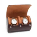 Detail van bruine lederen horloge etui met twee vakken en zachte binnenkant voor horloges. - Nappa Structuur / 2 Horloges / Bruin
