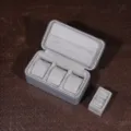 Draagbare horlogedoos met 3 slots en ringendoosje, grijze fluwelen reishorloge etui. - 3 Horloges / Grijs