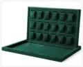 Detail van groen fluwelen horloge display plateau, multi slot horloge opslag organizer standaard. - Horizontale donkergroene displayset (18 vakken)
