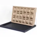 Gouden horloge display plateau met 18 sleuven en zwarte basis voor live streaming. - Horizontale champagnekleurige displayset (18 vakken)