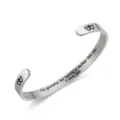 Edelstahl Armreif mit schöner Mutter Liebe Gravur Spruch für Damen Geschenk Detailansicht - Mutter Dankbarkeit Gravierter Stil (B1779-ST) / Silber