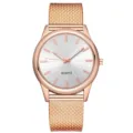 Dettaglio orologio al quarzo oro rosa con quadrante bianco pulito, indici minimal e cinturino maglia. - Cassa Oro Rosa Quadrante Bianco