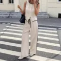 Completo due pezzi gilet pantaloni chic minimalista beige moda donna look quotidiano. - Taglia S / Top e Pantaloni / Avorio