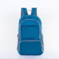 Tragbarer blauer Faltrucksack für Reisen, leichtes Design mit mehreren Reißverschlussfächern. - Einheitsgröße / Seeblau