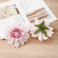 Detaillierte Ansicht künstlicher pinker Dahlienblüten, ideal für Heimwerker und Deko. - 1# Rosa