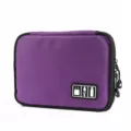 Vue détaillée du sac de rangement violet multifonctionnel pour accessoires numériques. - Violet