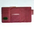Primer plano de las ranuras para tarjetas y el bolsillo de malla de un organizador de parasol. - Burdeos