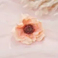 Detailaufnahme künstliche Pfingstrose, rosa Seidenkamelie für Tischdeko und Hochzeit. - Stil 1