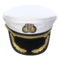 Vista detallada de la gorra de uniforme blanca y negra con bordado de corona dorada. - Ajustable (Adulto 58 cm) / Blanco