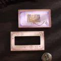 Segnalibro vintage in metallo traforato con scatola regalo, elegante accessorio cinese. - Fiori rigogliosi (confezione regalo)