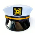 Gorra de capitan blanca con bordado dorado y visera de Charol, ideal para fiestas y teatro. - Blanco