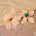 Handgemachte Stoff Lilie Blumen Kopfschmuck DIY Bastelmaterial für Hochzeitsfoto-Requisiten Detail. - Aprikose