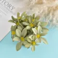 Detailansicht künstlicher grüner Blumenköpfe mit gelben Staubgefäßen für Heimwerkerarbeiten. - Stil 2