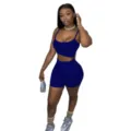 Completo due pezzi blu crop top e pantaloncini da biker da donna outfit sportivo estivo. - Blu zaffiro