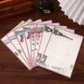 Set de papelería vintage con sobres y papel de cartas retro para mensajes románticos. - Tiempo Británico / Juego de 8 hojas