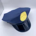 Gorra de disfraz de policía azul con visera negra brillante y insignia dorada - Talla única / Gorra octogonal con insignia de águila dorada