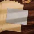 Set di cancelleria con busta grigia e carta da lettere kraft rigata per bei regali. - Grigio chiaro nebbia