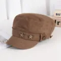 Casquette plate rétro marron avec des détails d'étoiles métalliques pour streetwear. - Réglable / Marron