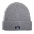 Graue Winter Strickmütze Beanie mit Stoffaufnäher warme thermische Überziehmütze für Erwachsene. - Einheitsgröße / Grau
