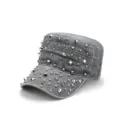Grijs denim militaire pet detail met gestudserde metalen piramides en punksterren. - Verstelbaar / Grijs