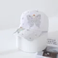 Weisse spitzen baseballkappe mit glitzerndem strass schmetterling design für freizeit. - Verstellbar / Weiß