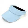 Gros plan sur la visière pare-soleil bleu clair légère, montrant le bord et le design aéré. - Réglable / Bleu