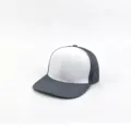 Schnelltrocknende, zweifarbige Flat-Brim-Cap, atmungsaktiver Hip-Hop-Baseballhut, grau-weiß. - Grau/Weiß