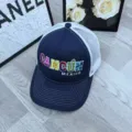 Klassische atmungsaktive Mesh Trucker Kappe mit bunter Cancun Mexiko Stickerei Design. - Verstellbar / Marineblau Weiß Netz
